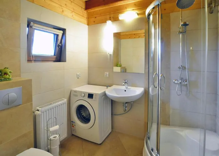 By The Lake, Private Garden, * Oswino