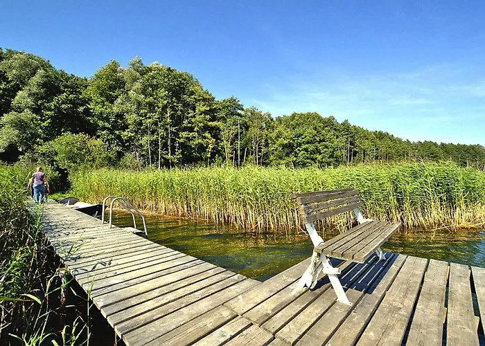 By The Lake, Private Garden, بيت للعطل Oswino