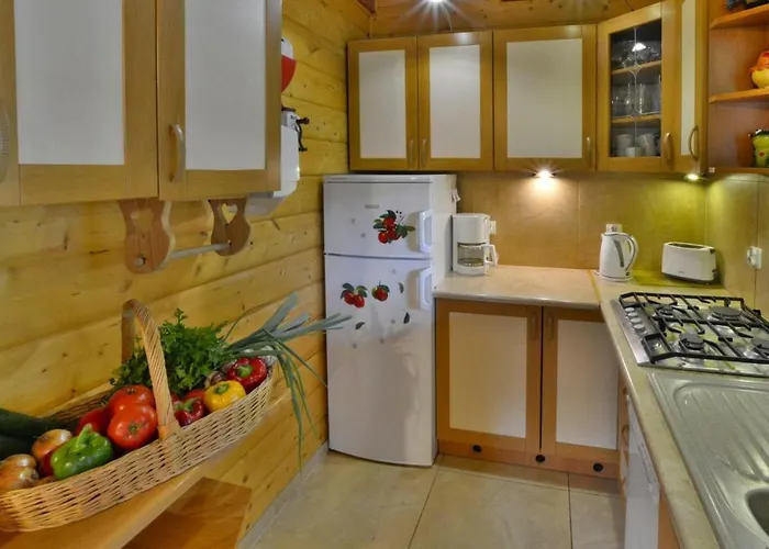 By The Lake, Private Garden, * Oswino